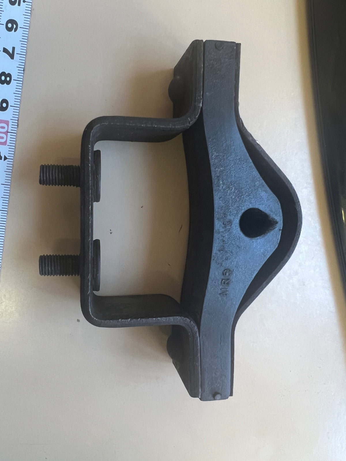 JC40110 EXHAUST MOUNT